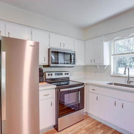 Williston Home With Yard 6 Mi To Devils Den Spring エクステリア 写真